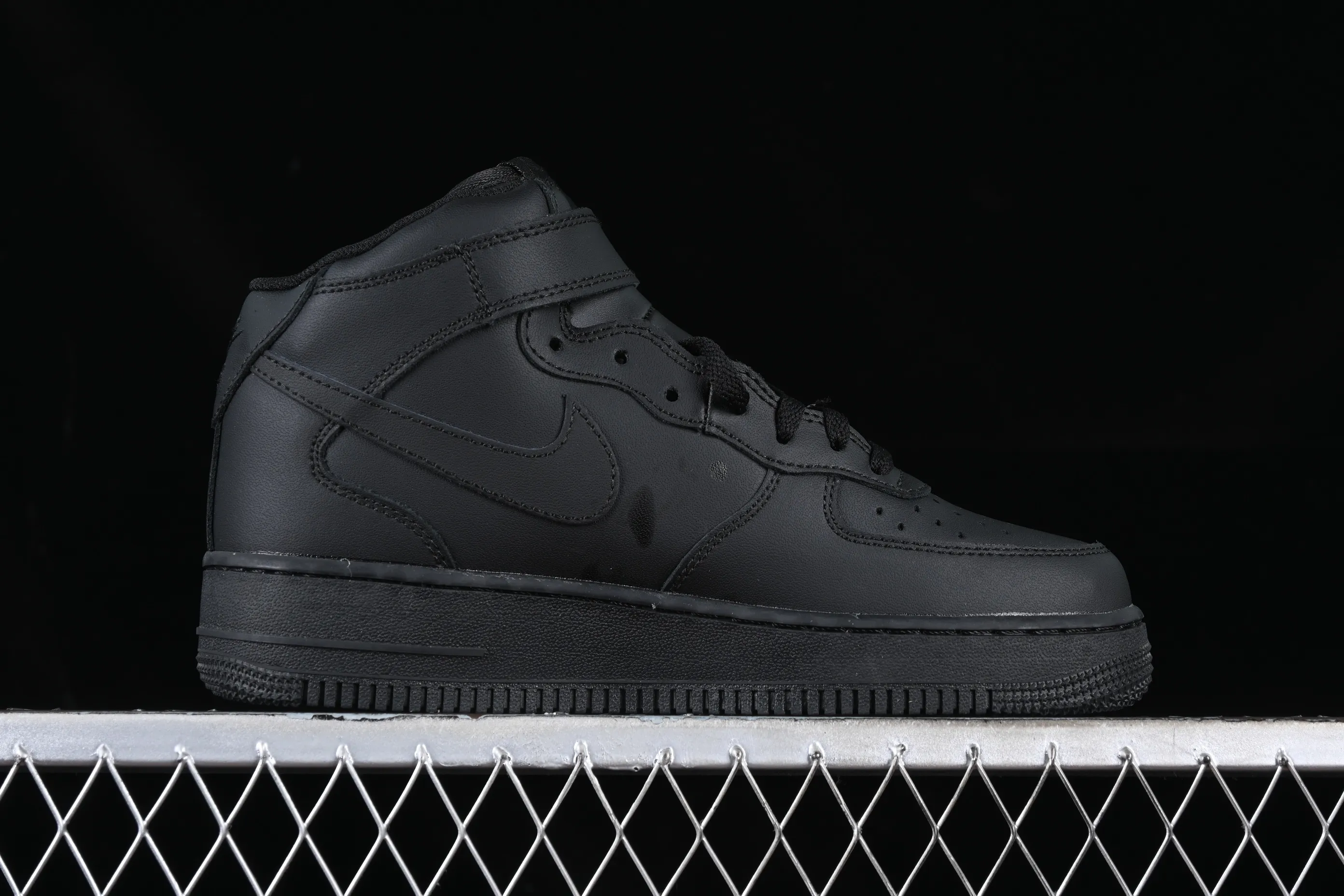All categories Nk Air Force 1 Air Force series Nk Air Force 1 Mid Air Force mid-top Nk Air Force 1'07 Mid Air Force all-black mid-top casual sneakers 315123-001
